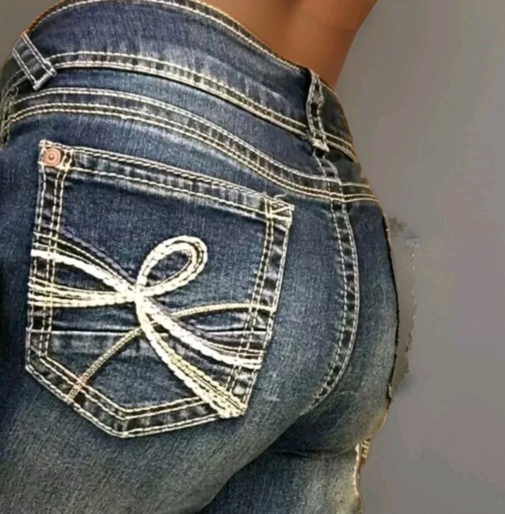 Wallflower Jeans Women's 9 29x28 Short Luscious Curvy Bootcut Mid Rise